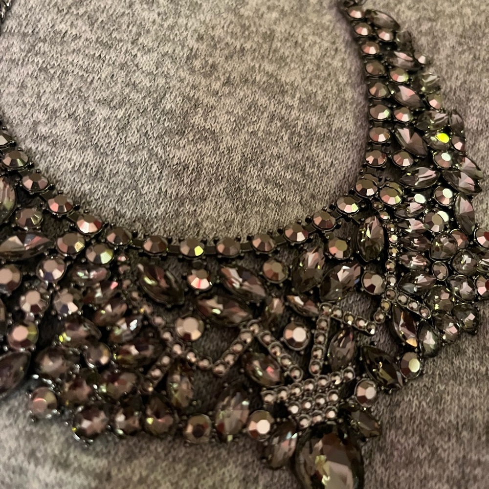It has pockets! - Picture 3 of 7